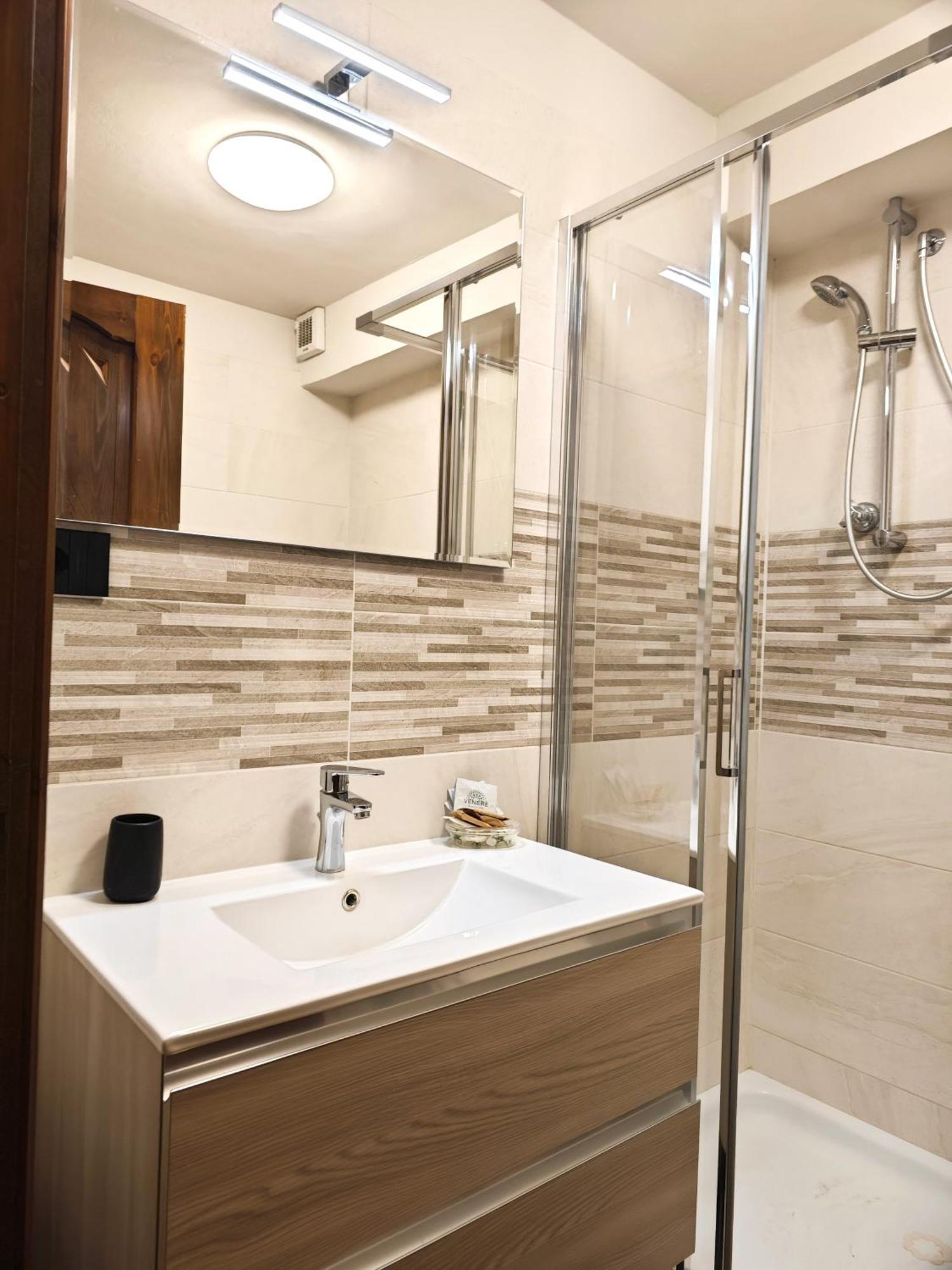 Hostdomus - City Center Apartment セストリエーレ エクステリア 写真