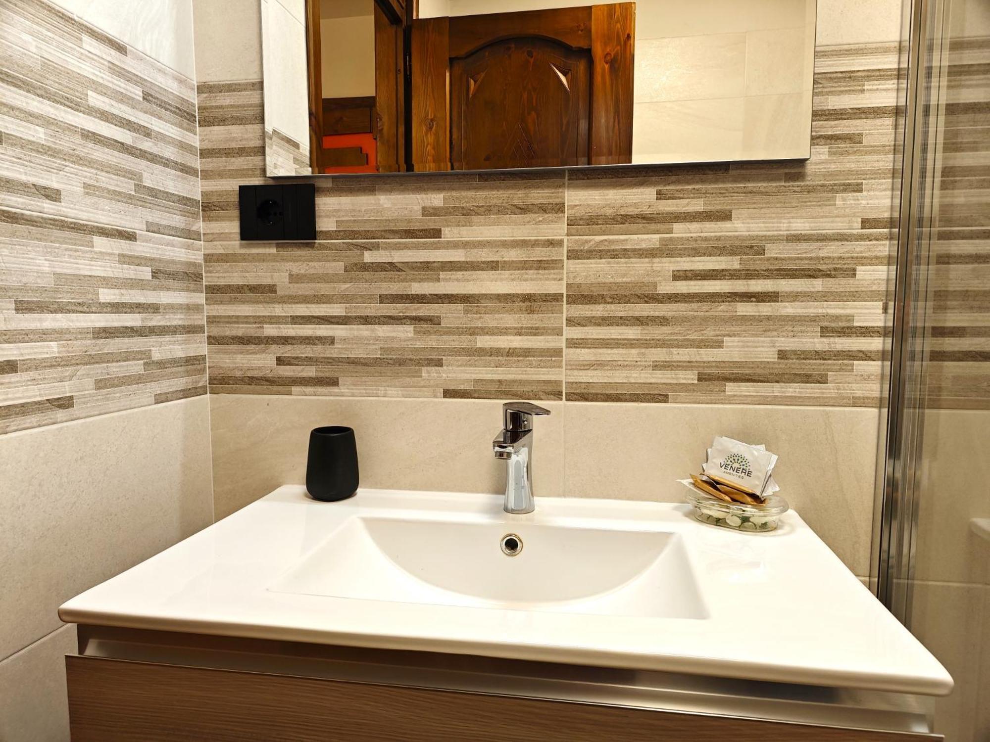 Hostdomus - City Center Apartment セストリエーレ エクステリア 写真